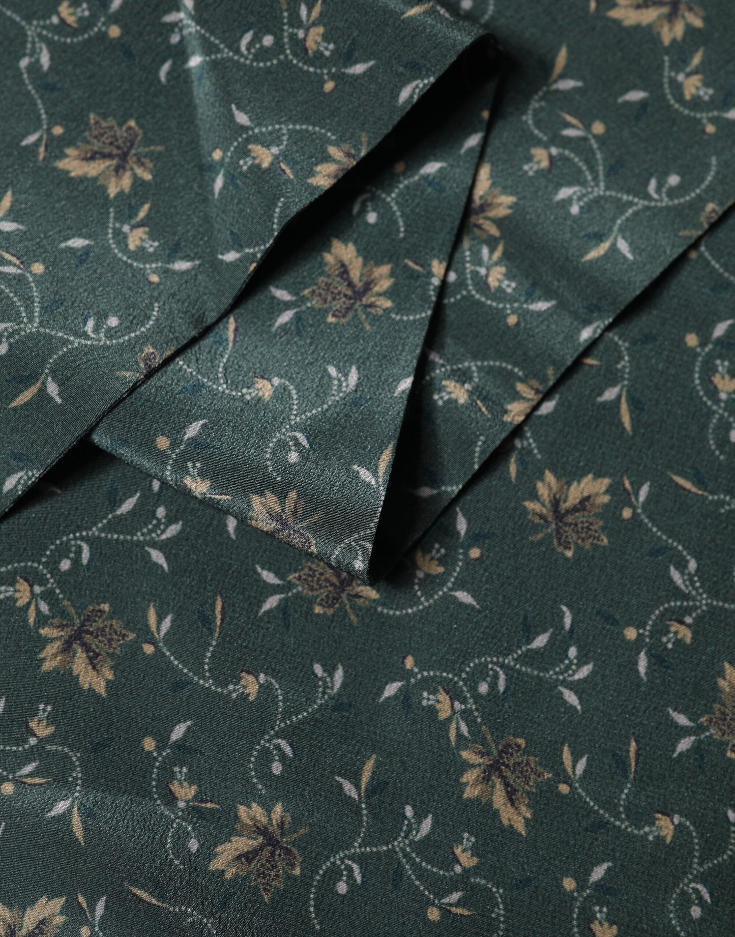 Dolce & Gabbana Green Silk Floral Pattern Fringed Scarf