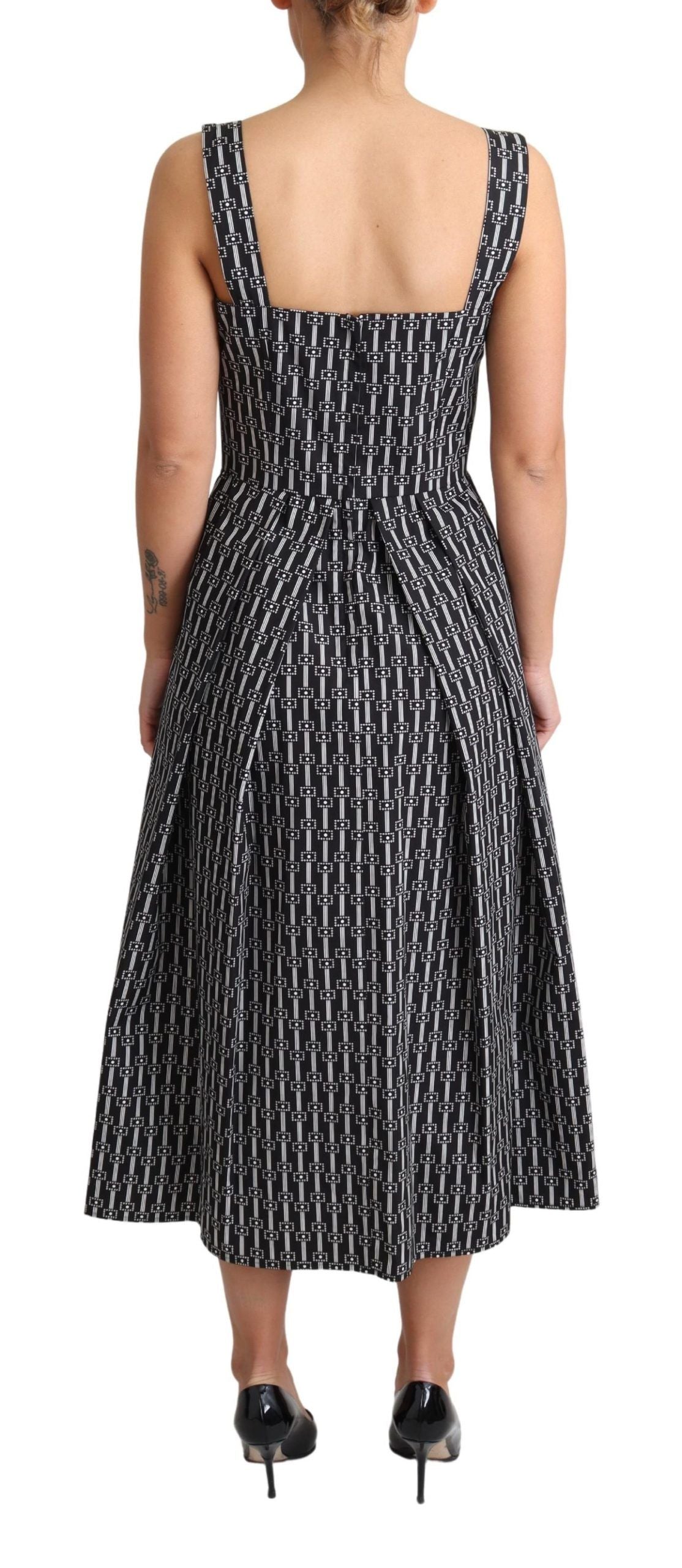 - Elegant Sleeveless Geometric A-line Dress