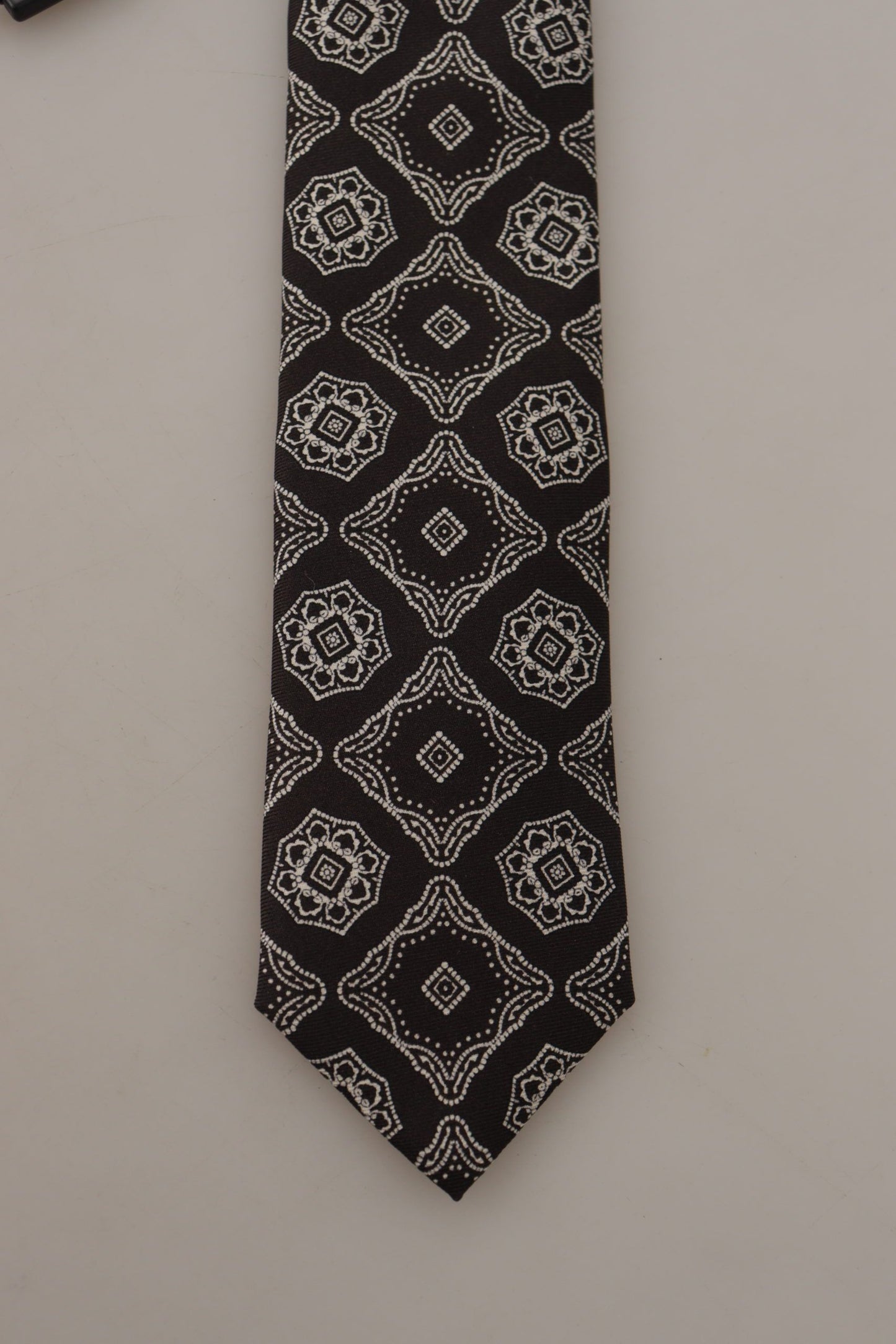 - Elegant Silk Geometric Bow Tie