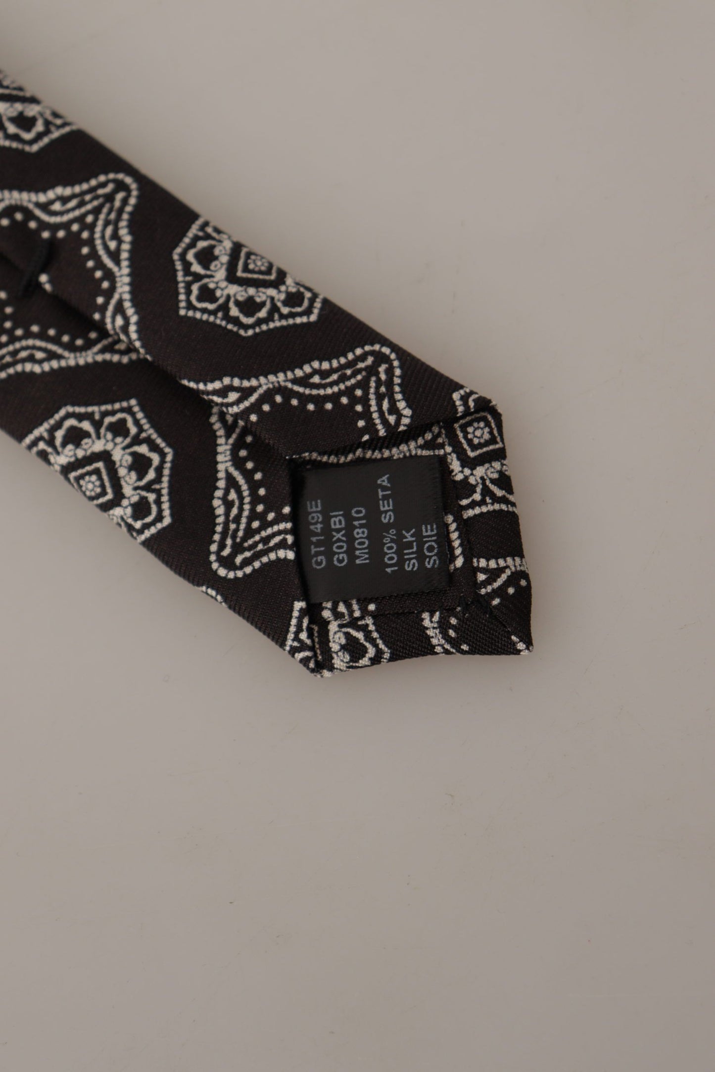 - Elegant Silk Geometric Bow Tie