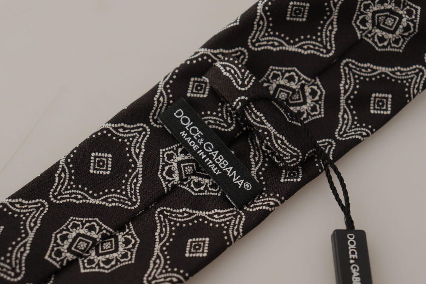 - Elegant Silk Geometric Bow Tie