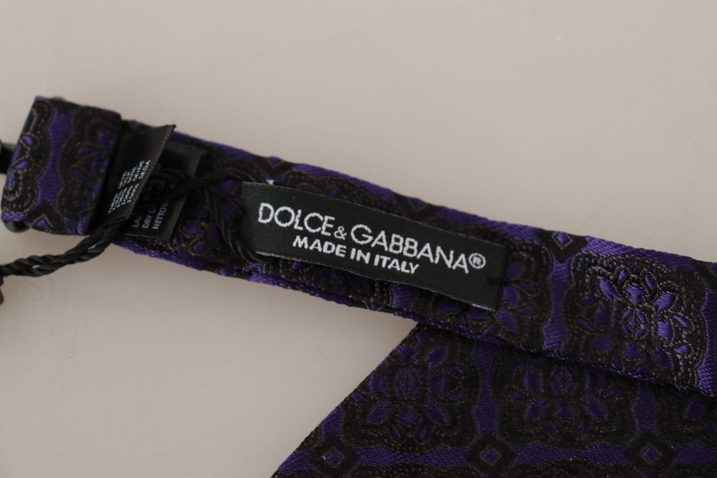 - Elegant Blue Geometric Silk Bow Tie