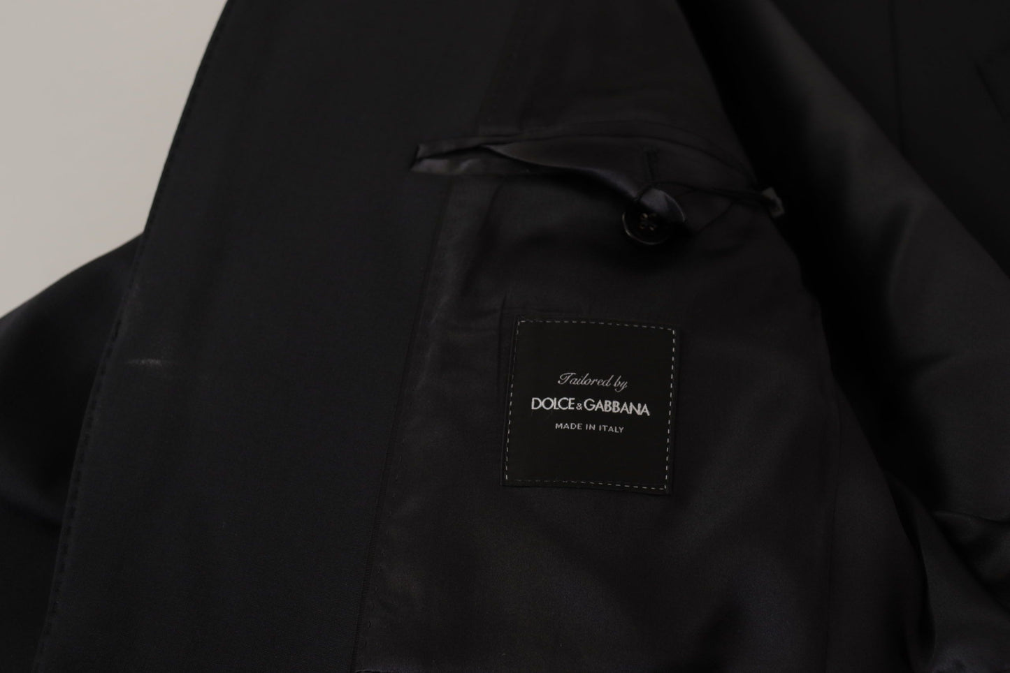 - Elegant Single-Breasted Wool Blazer
