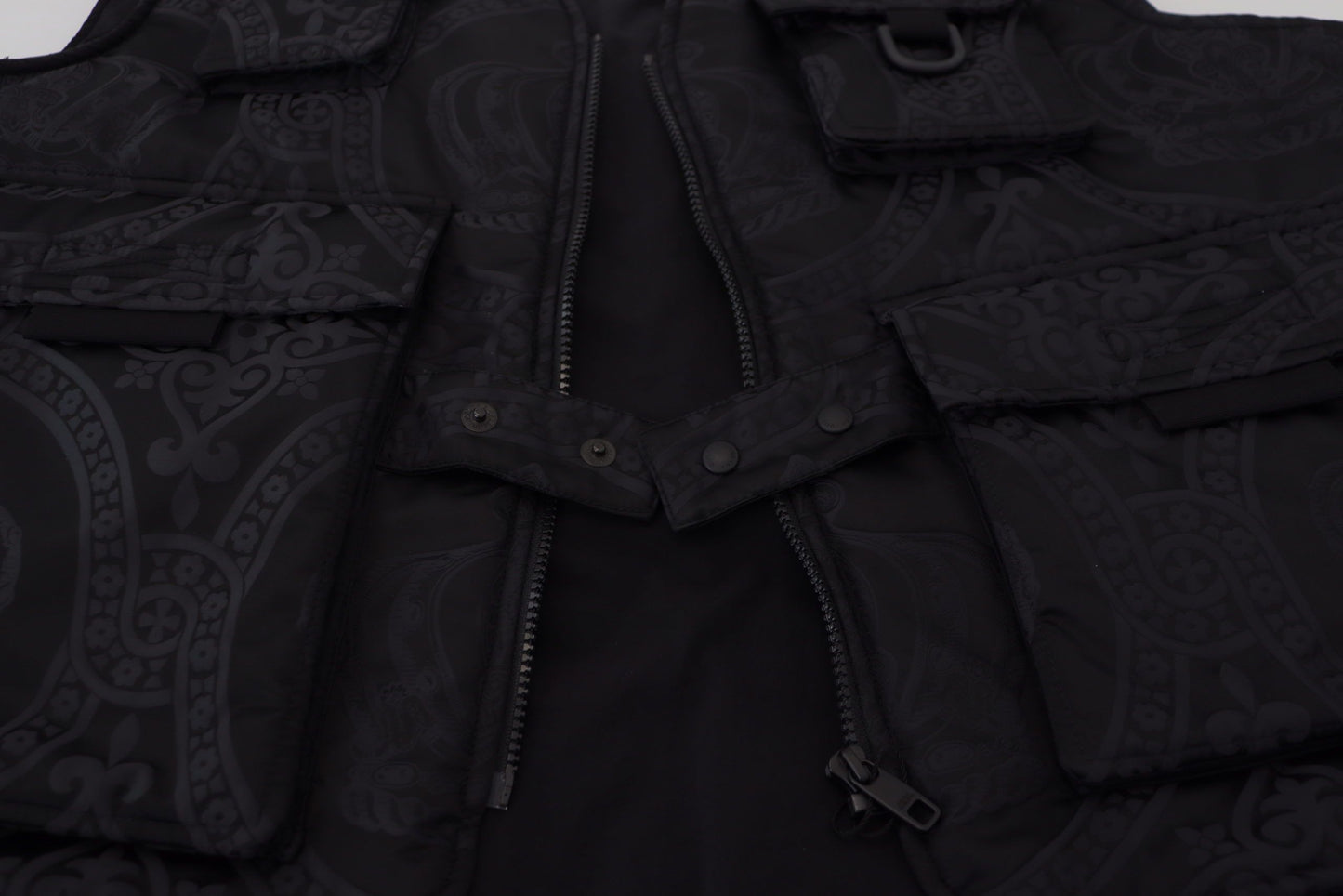 - Elegant Sleeveless Vest Jacket in Black