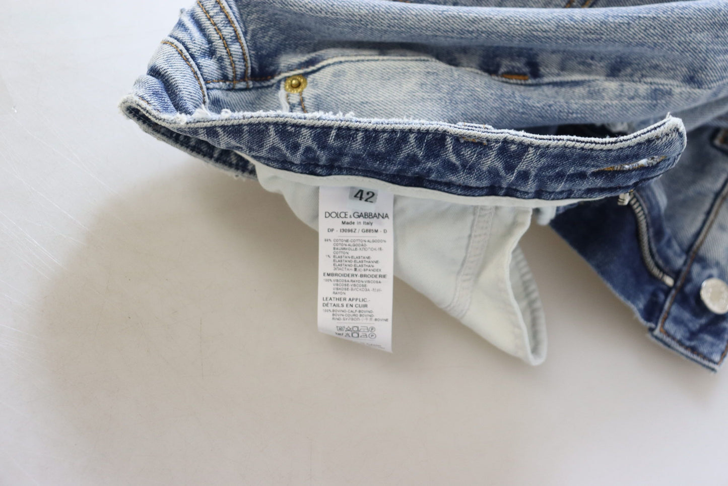 - Elegant Skinny Fit Denim for Sophisticated Style