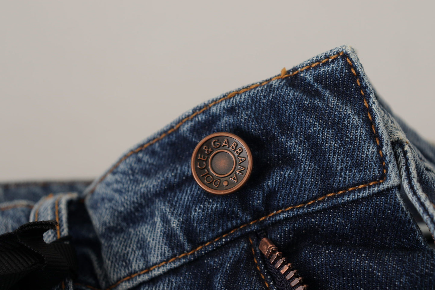 - Chic Boyfriend Cut Mid Waist Denim Jeans