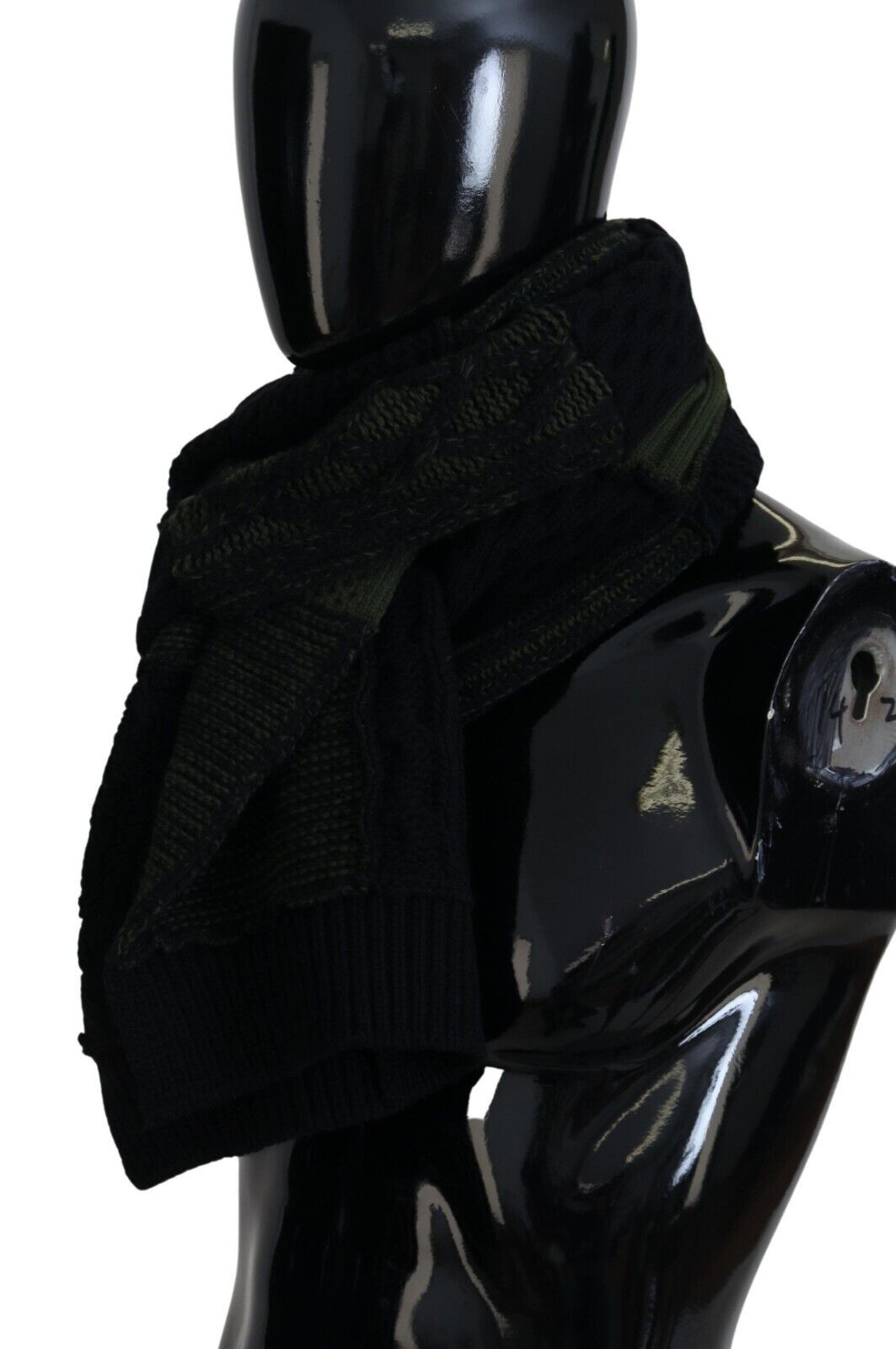 - Elegant Wool Scarf in Black & Green