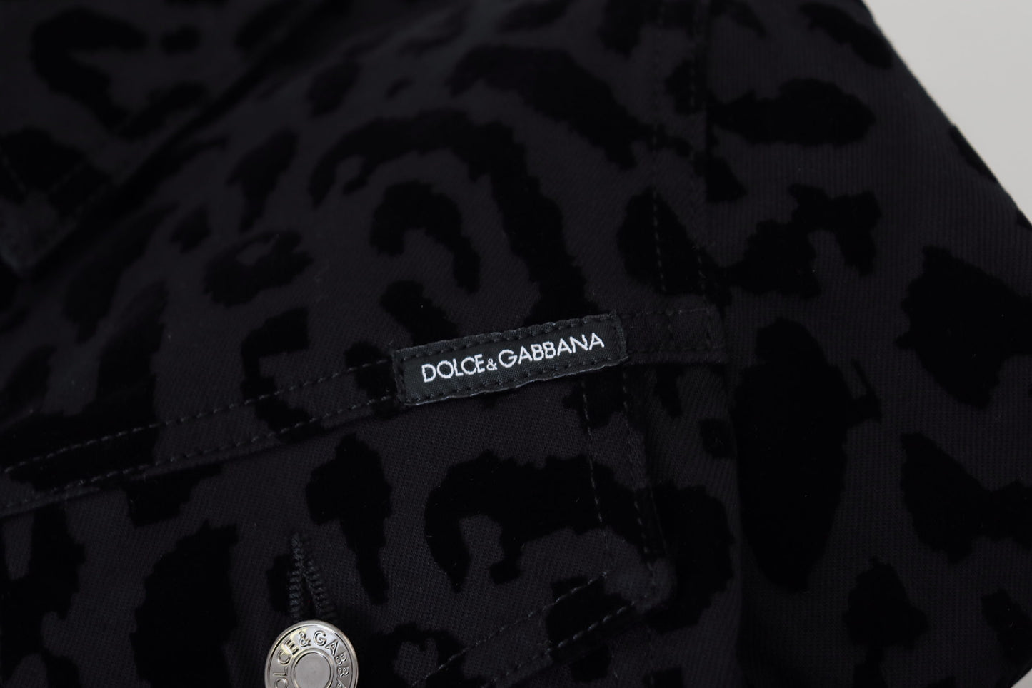- Chic Leopard Pattern Denim Jacket
