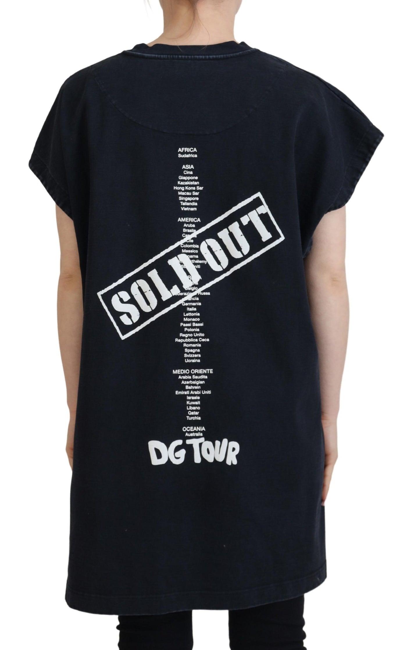 - Elegant Cotton Round Neck Tee with Print