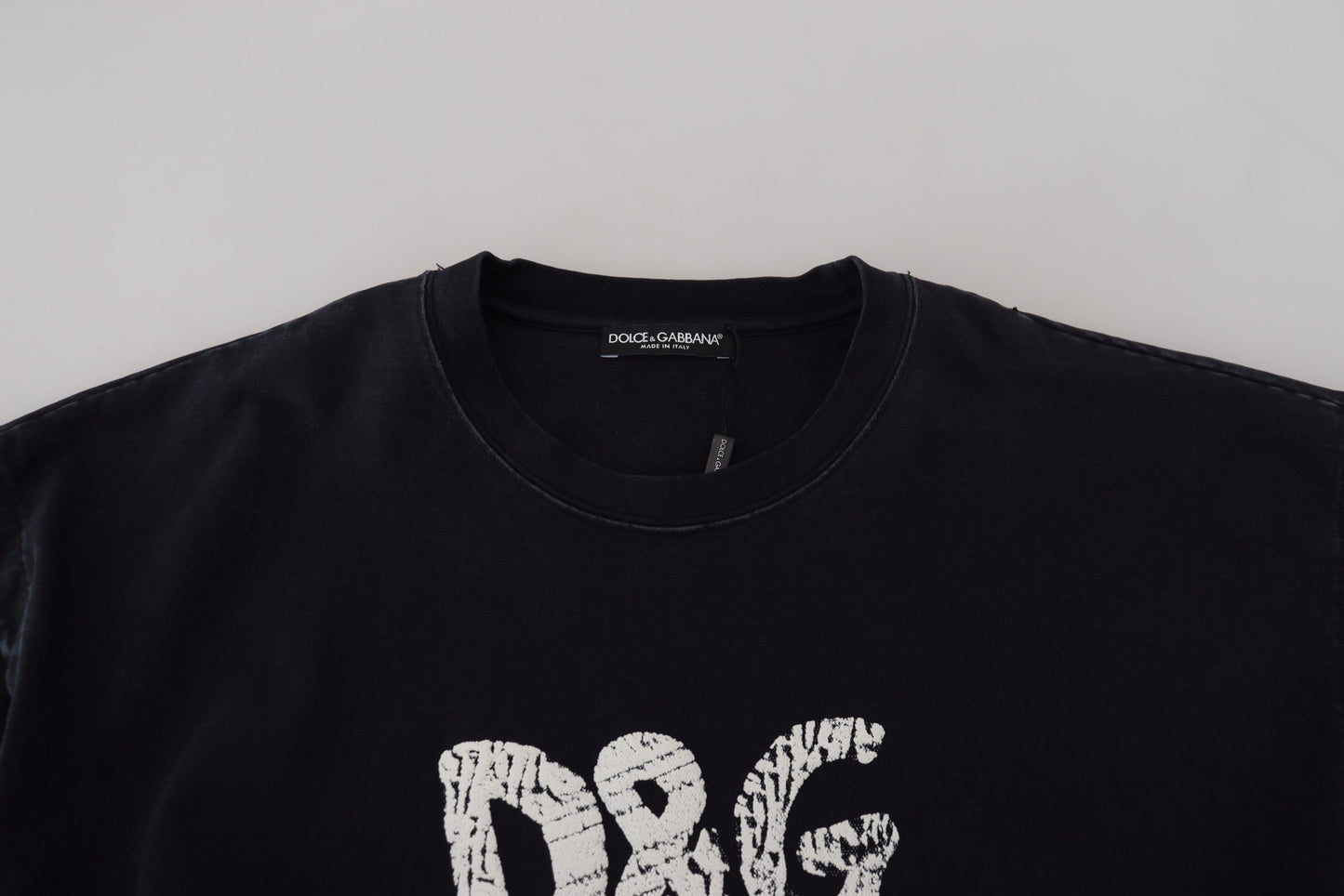 - Elegant Cotton Round Neck Tee with Print