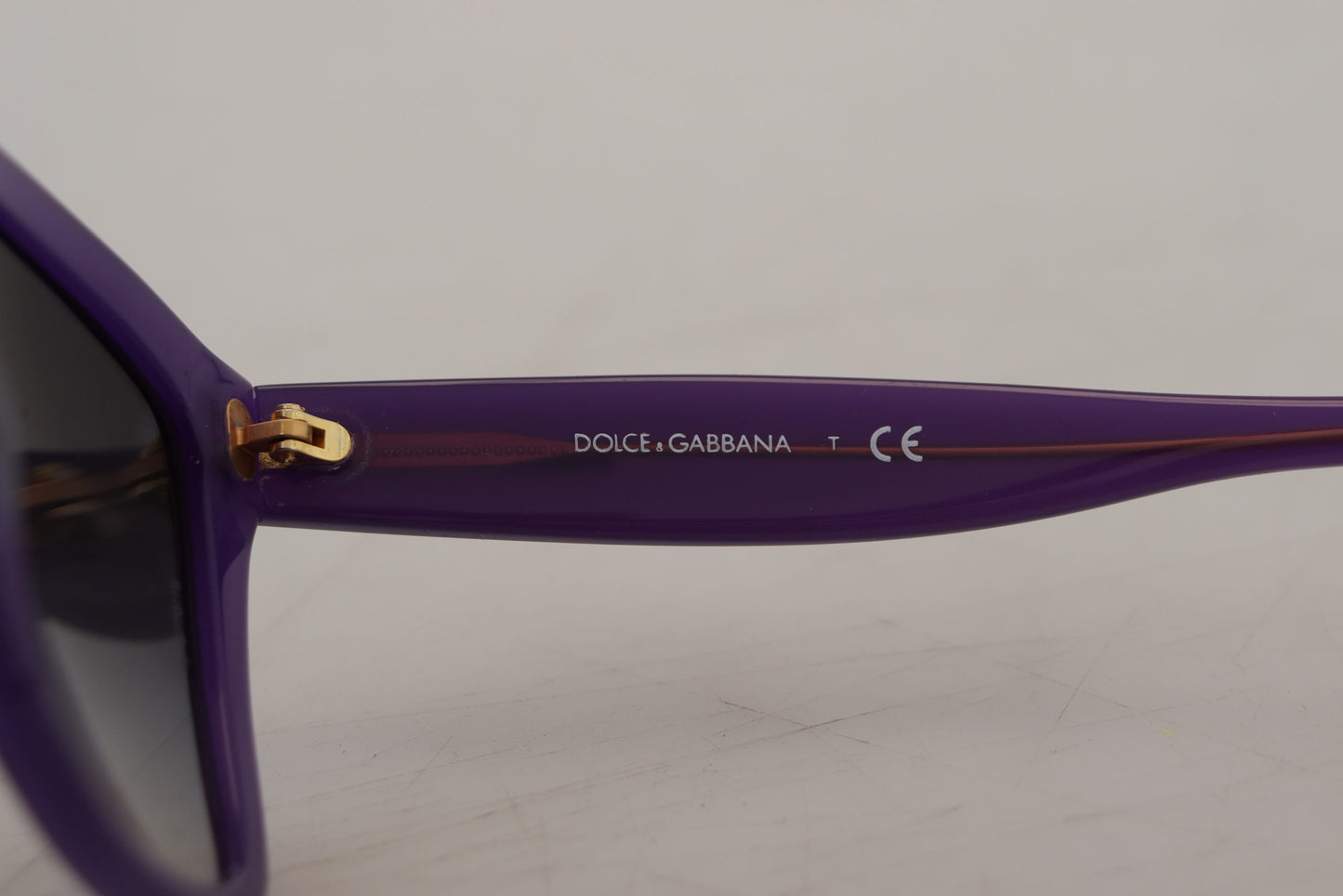 - Elegant Purple Gradient Lens Sunglasses