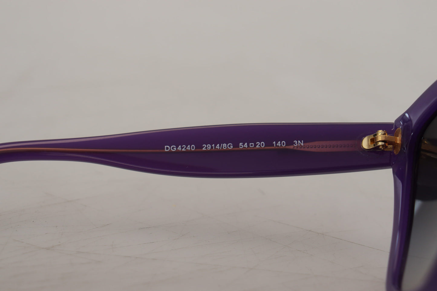 - Elegant Purple Gradient Lens Sunglasses