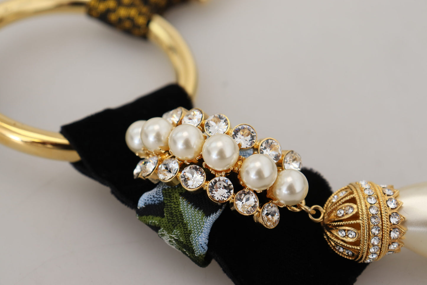 - Elegant Gold Brass Pearl Statement Necklace