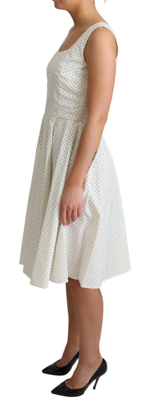 - Elegant Sleeveless A-Line Polka Dotted Dress