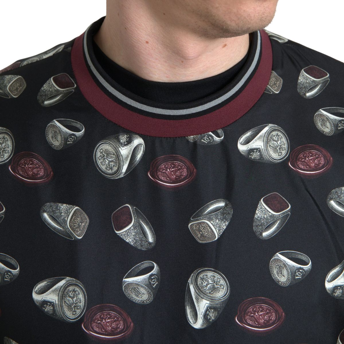 - Elegant Silk Crewneck Pullover - Black Multicolor