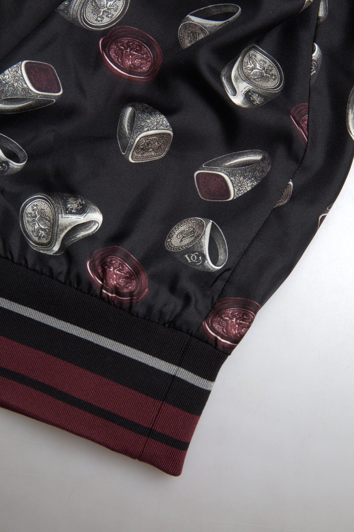 - Elegant Silk Crewneck Pullover - Black Multicolor