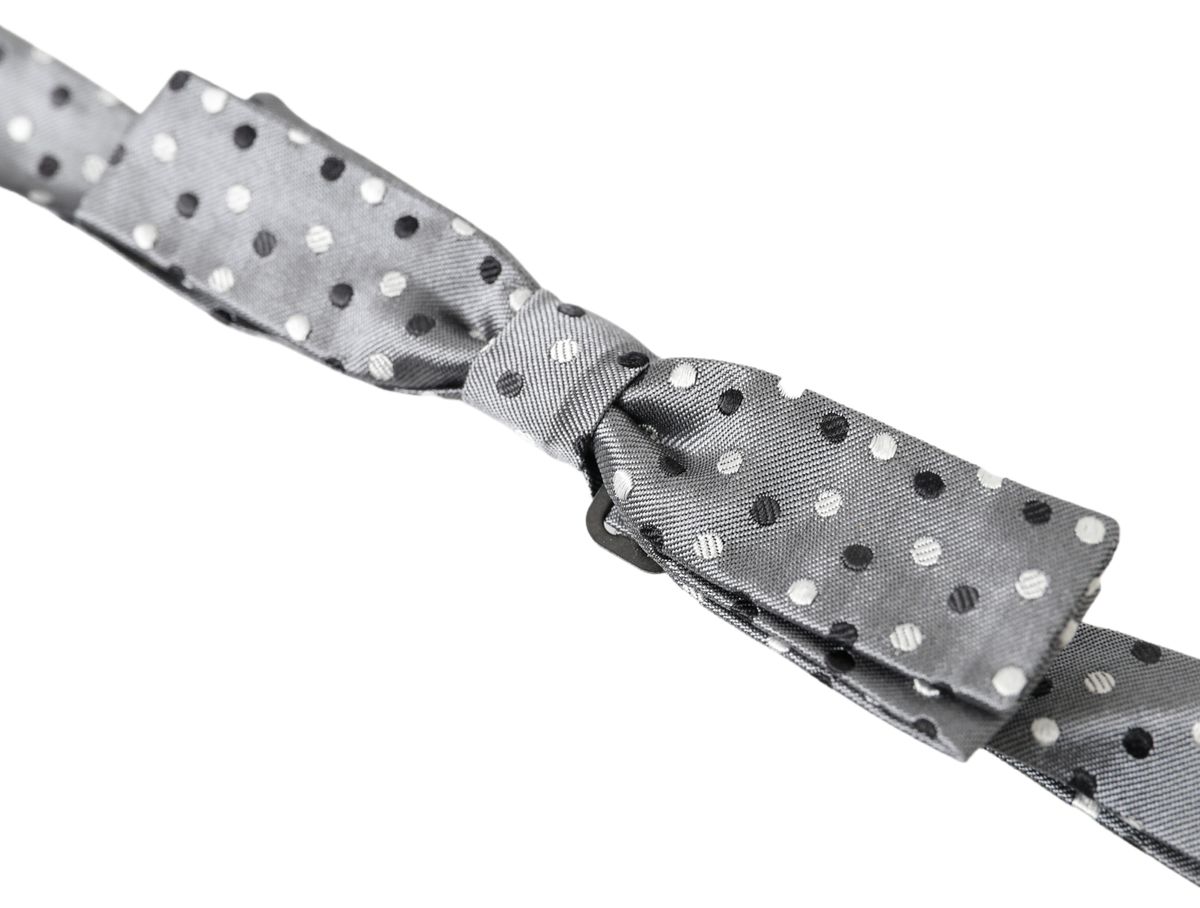 - Elegant Silk Gray Bow Tie