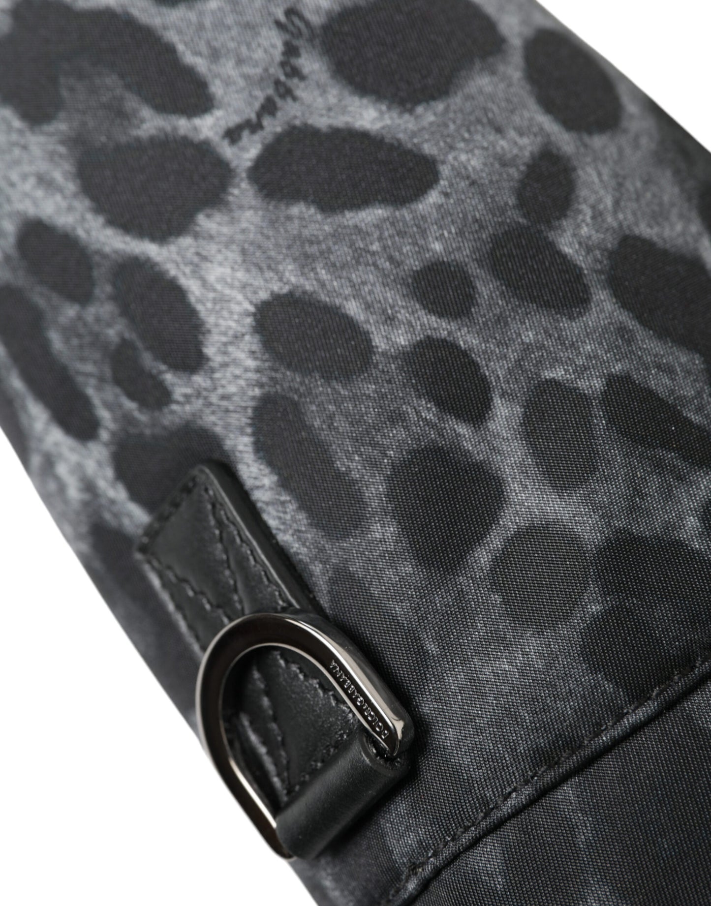 - Chic Leopard Print Round Bottle Cage