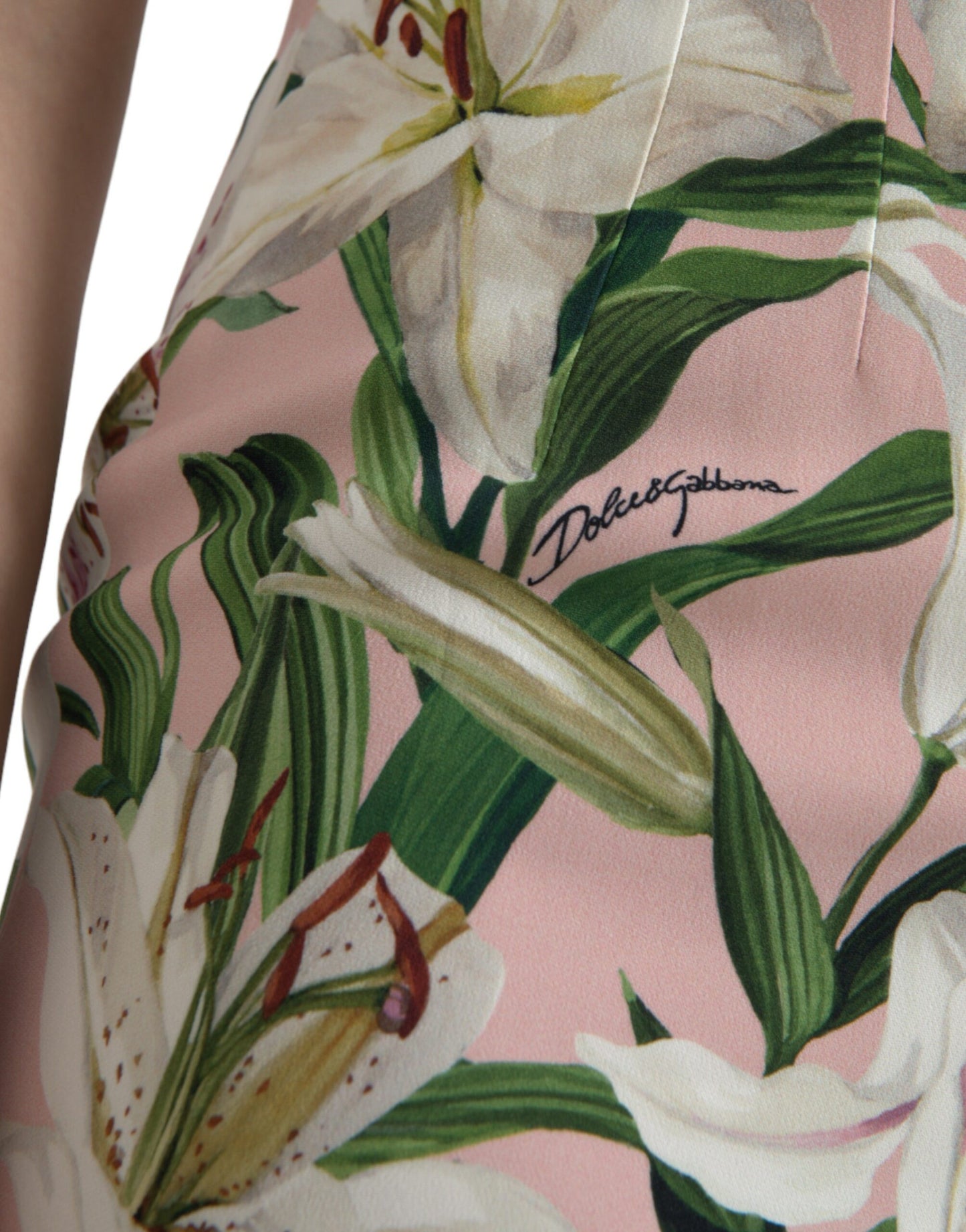 - Elegant Pink Lily Print Sheath Dress