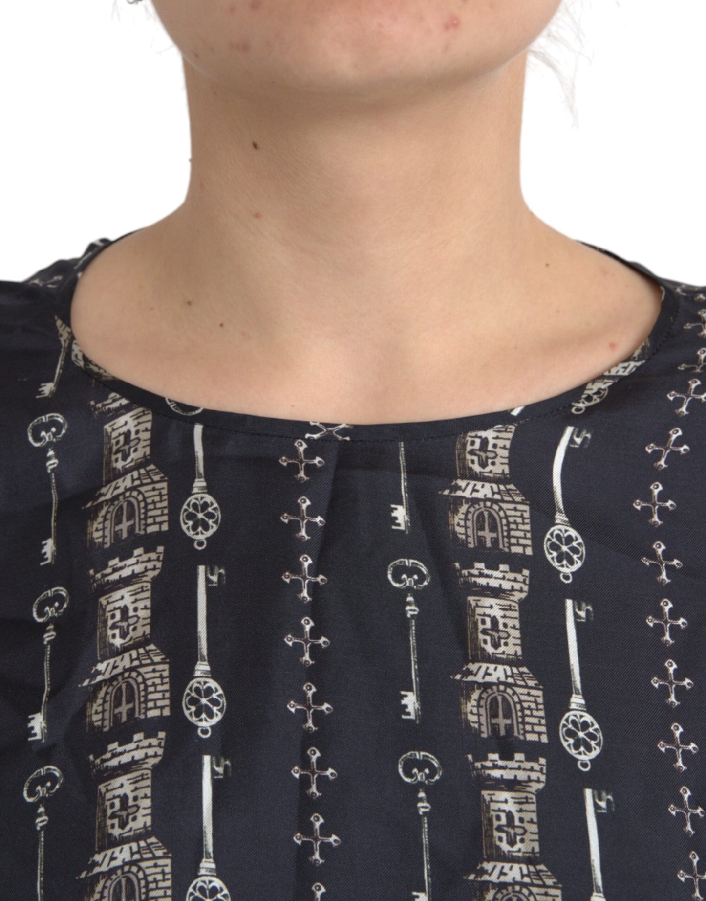 Black Key Castle Print Silk Blouse T-shirt - The Luxe Alliance