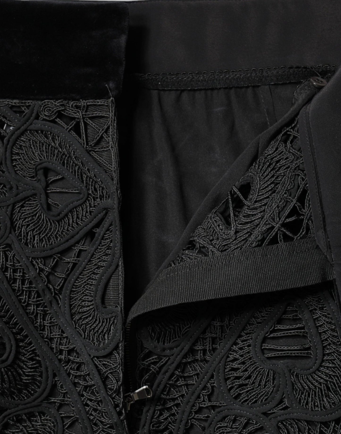 - Black Floral Lace High Waist Pencil Cut Skirt