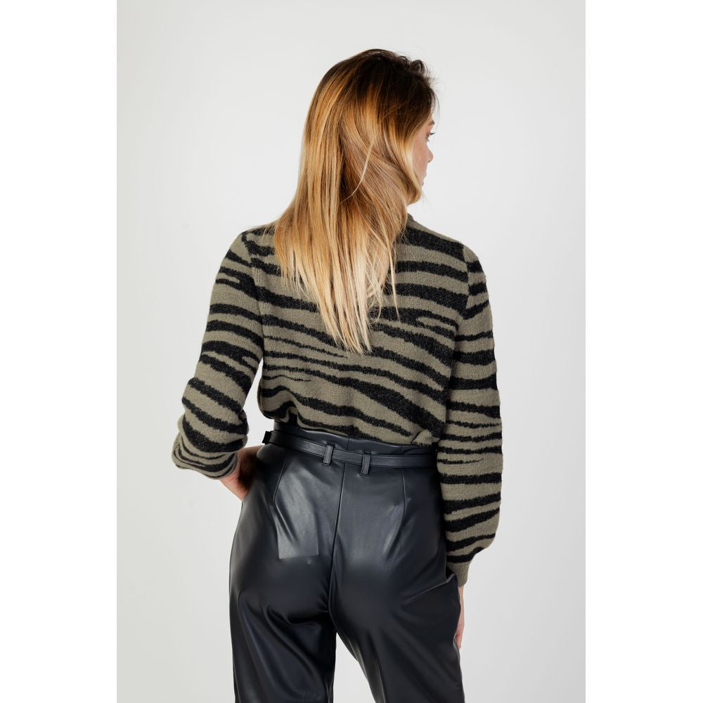 Luxurious Green Nylon Sweater - Elevate Your Fall/Winter Wardrobe