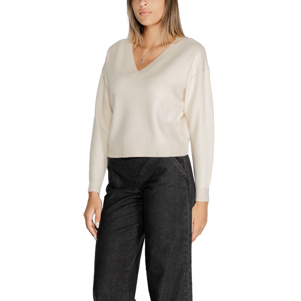 Chic White Viscose Sweater for Women