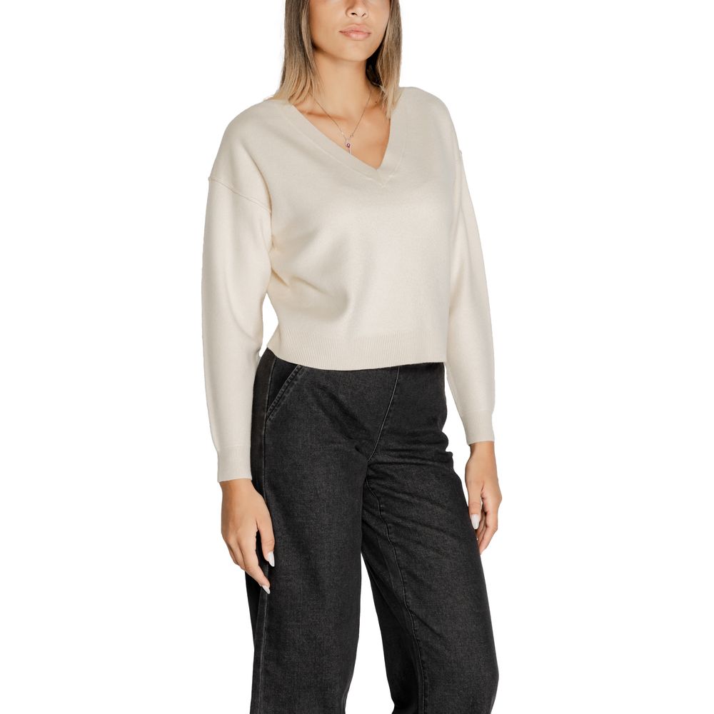 Chic White Viscose Sweater for Women