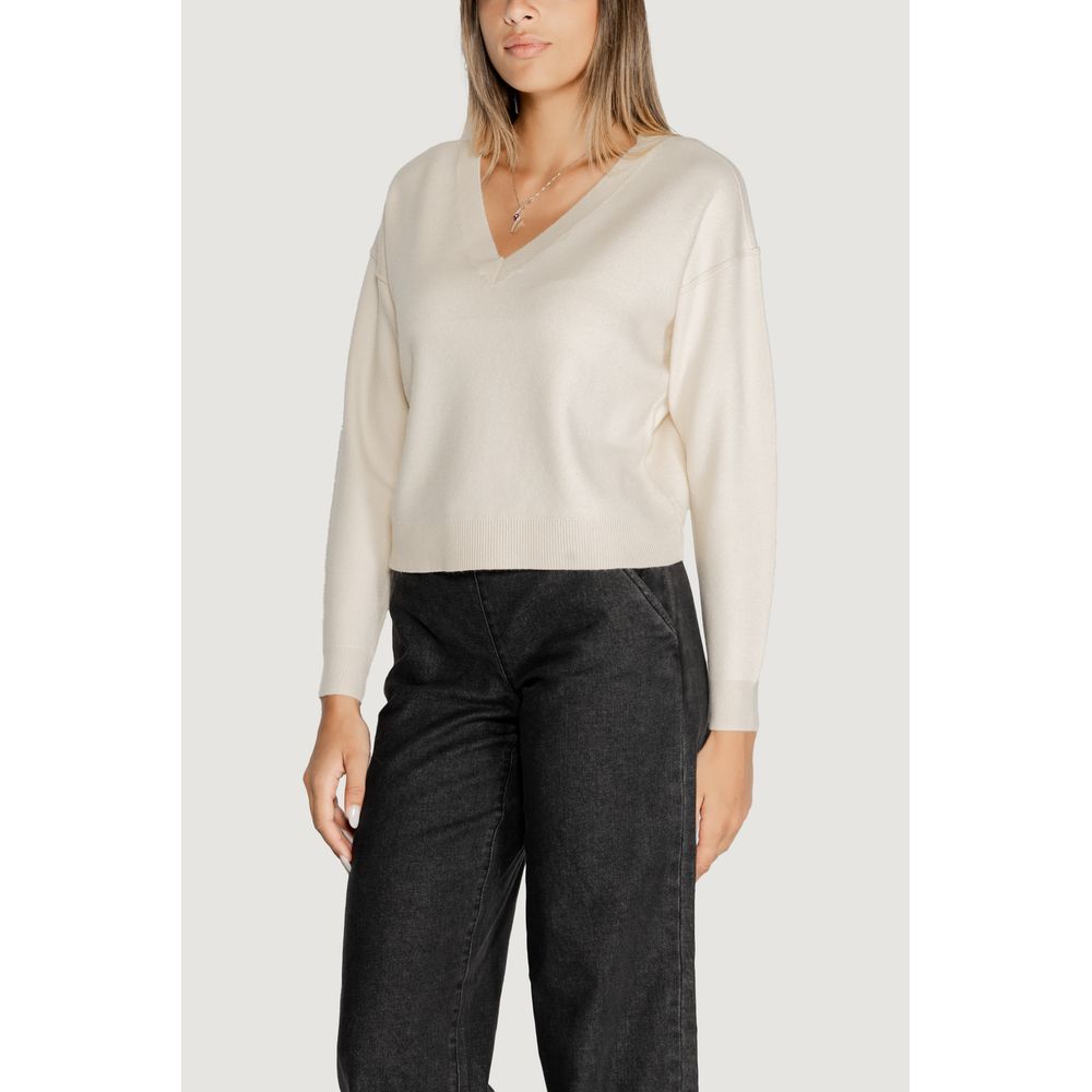 Chic White Viscose Sweater for Women