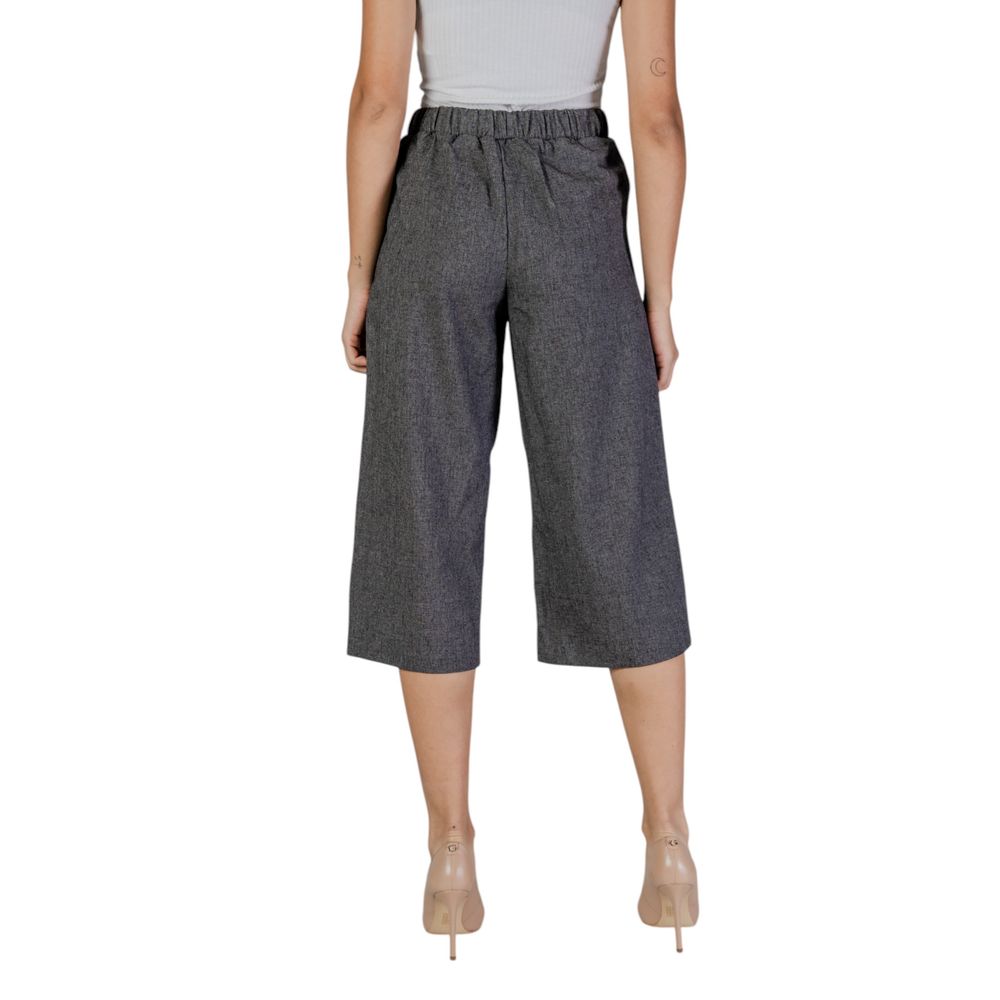 Vero Moda Black and White Polyester Cropped Pants for Women