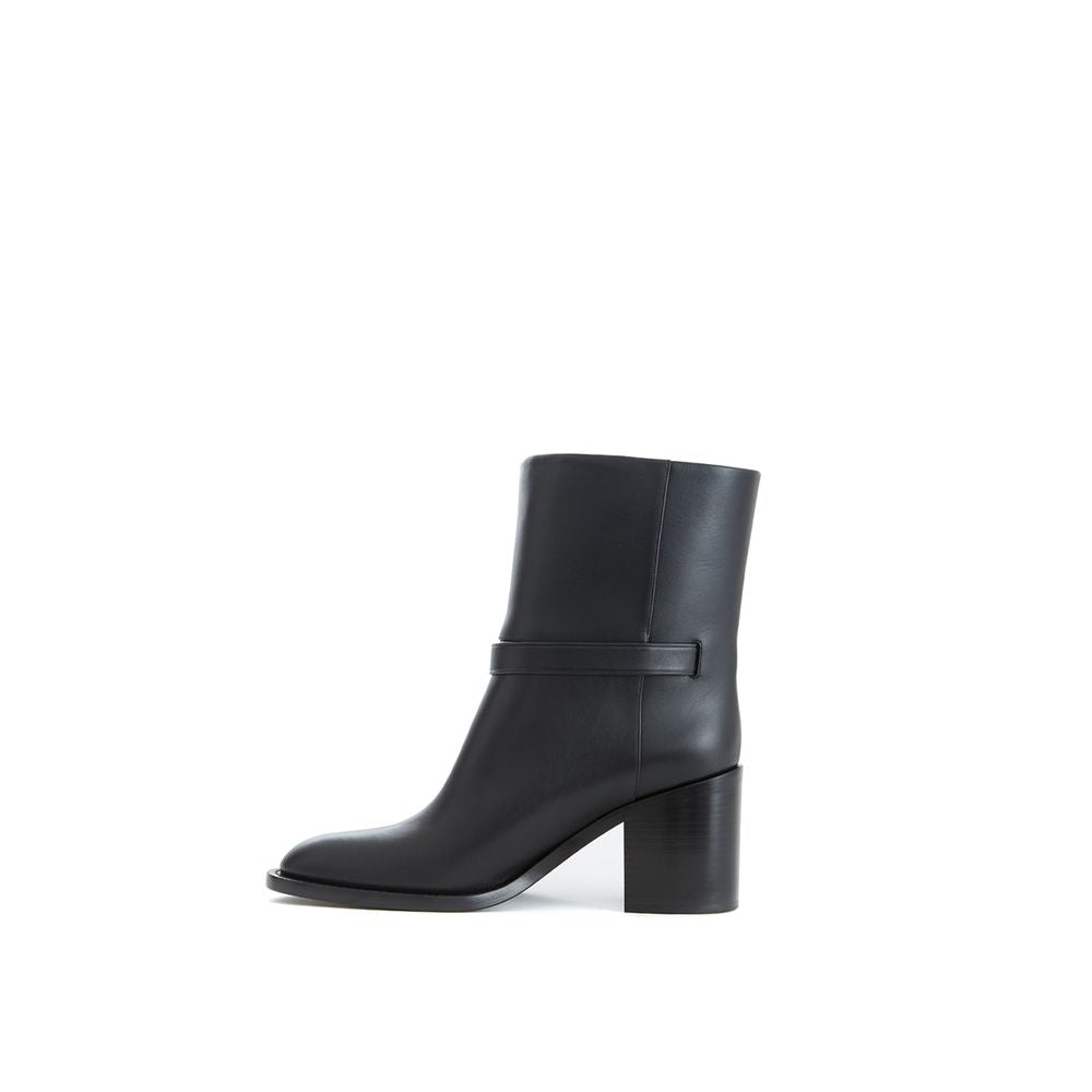 Burberry Black Leather Boot - Timeless Elegance for Every Occasion