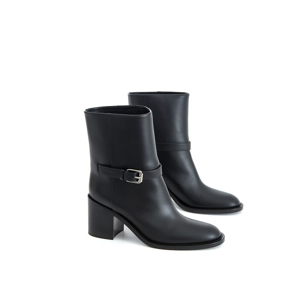 Burberry Black Leather Boot - Timeless Elegance for Every Occasion