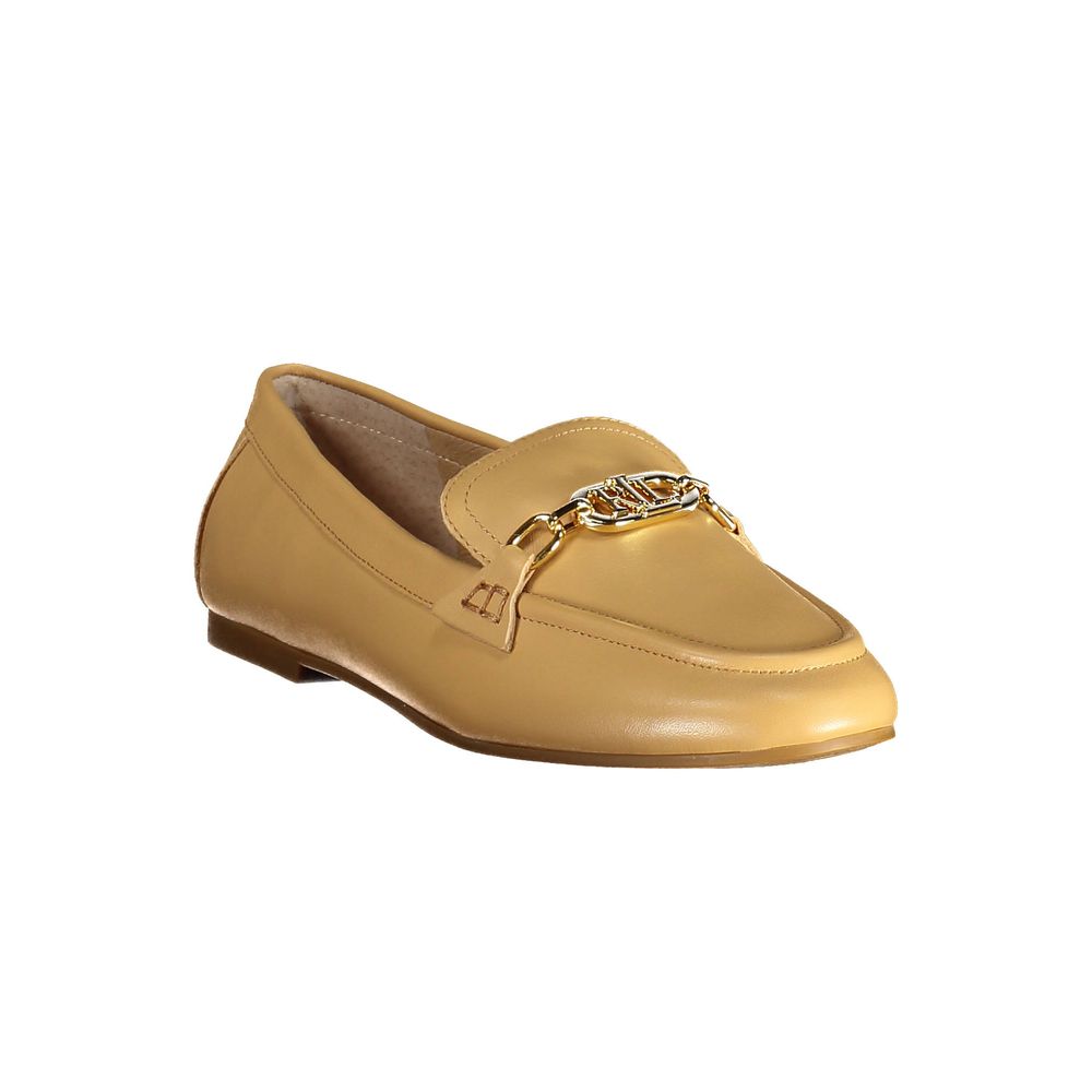 Ralph Lauren Beige Leather Flat Shoe - Classic Elegance Meets Everyday Comfort