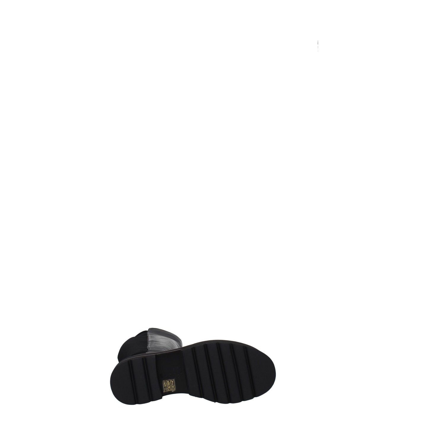 Stuart Weitzman Black Leather Boot: Elegance Meets Comfort
