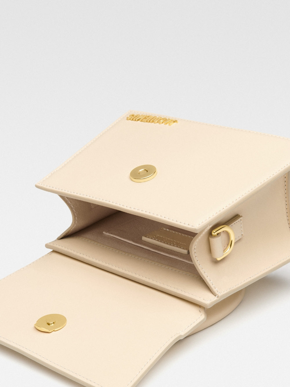 Jacquemus Le Chiquito Moyen Ivory Bag – Effortless Elegance in a Contemporary Icon