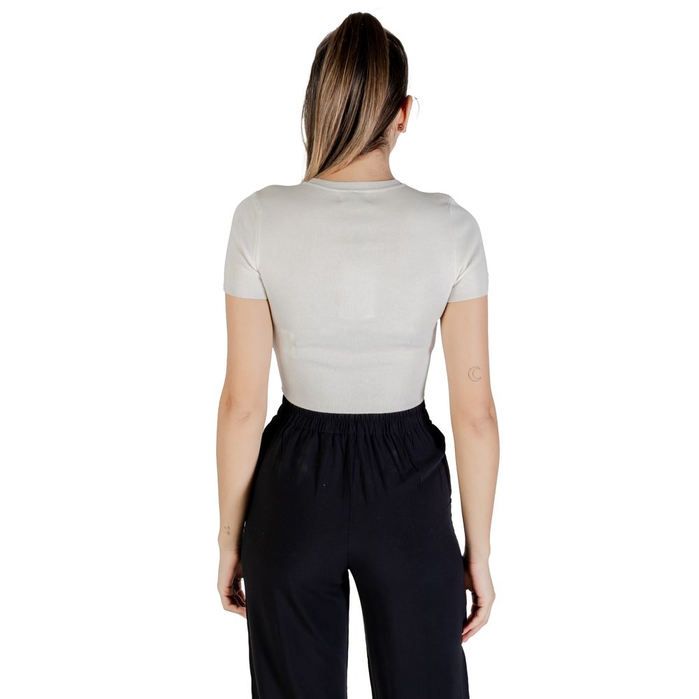 Jdycirkeline Short-Sleeve Crop Top by Jacqueline De Yong
