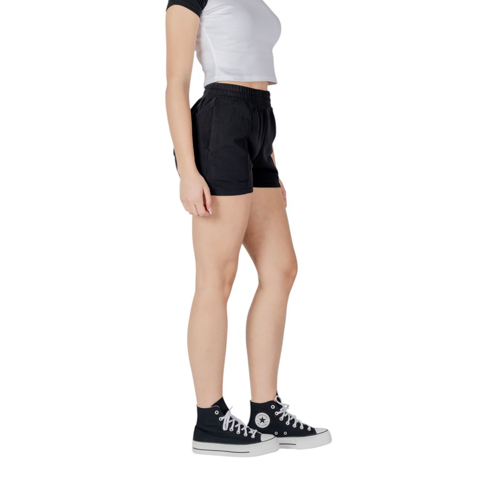 Converse STAR CHEVRON SHORT Black Cotton Bermuda Shorts