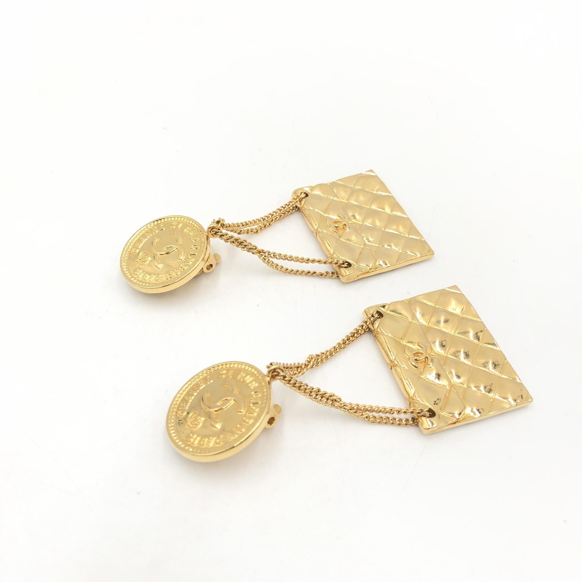 Chanel Preloved Bag Motif Clip-On Drop Earrings: A Timeless Elegance in Luxury Fashion