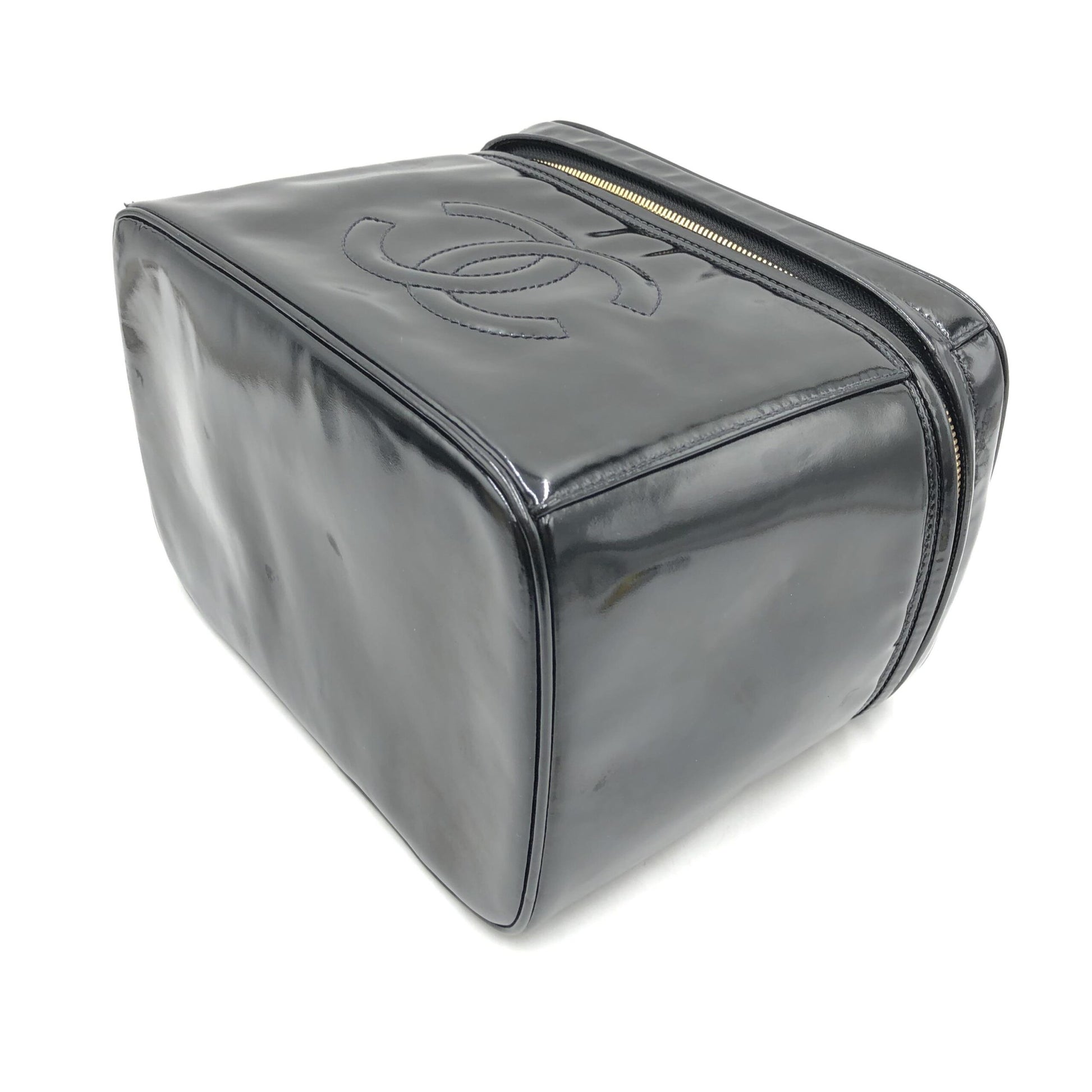 Chanel Preloved Black Patent Leather Vanity Case – Timeless Elegance in Very Good Condition