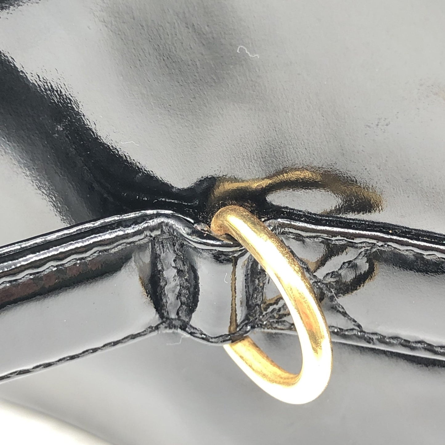 Chanel Preloved Black Patent Leather Vanity Case – Timeless Elegance in Very Good Condition