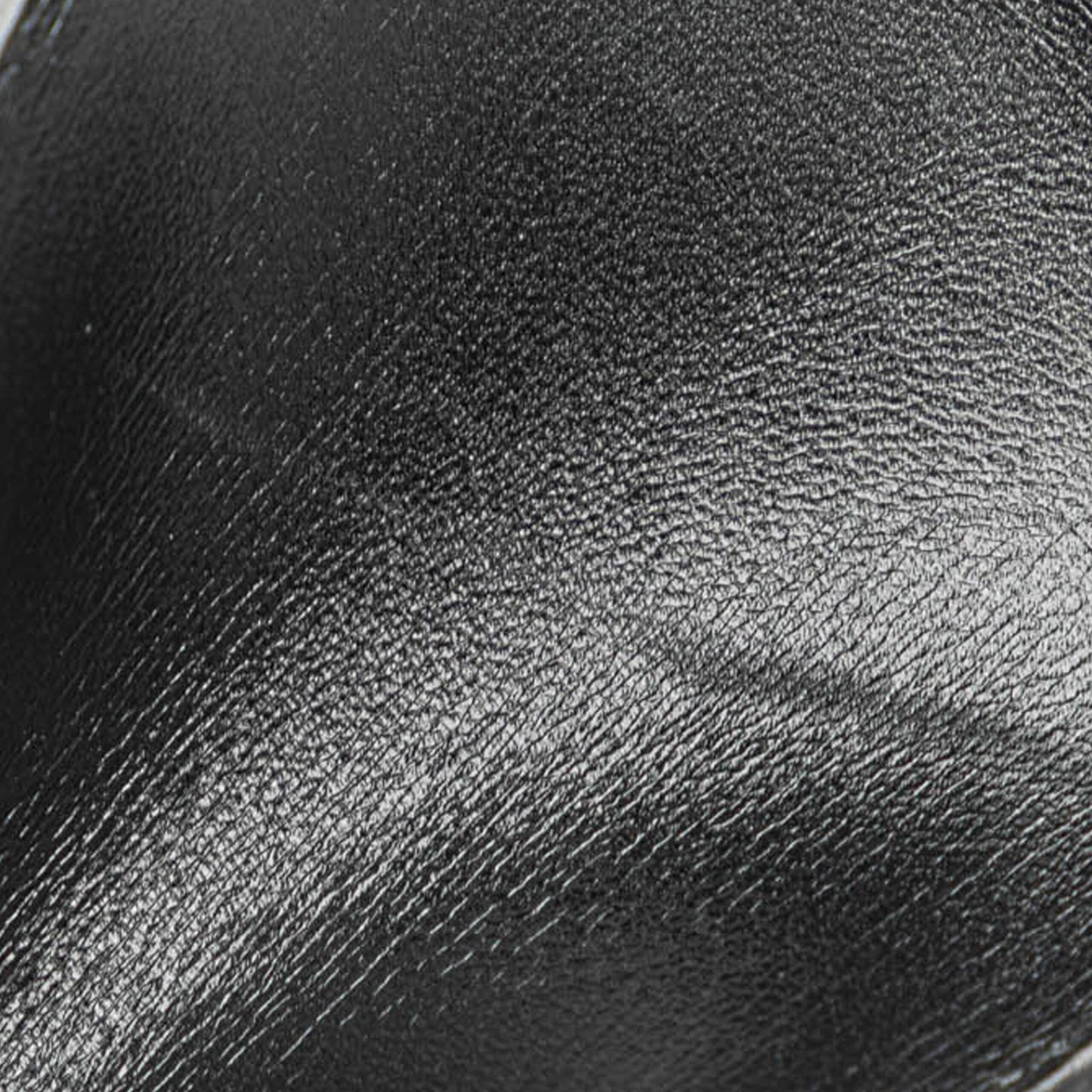 Hermès Black Woven Shoulder Bag - Preloved Luxury with Timeless Character