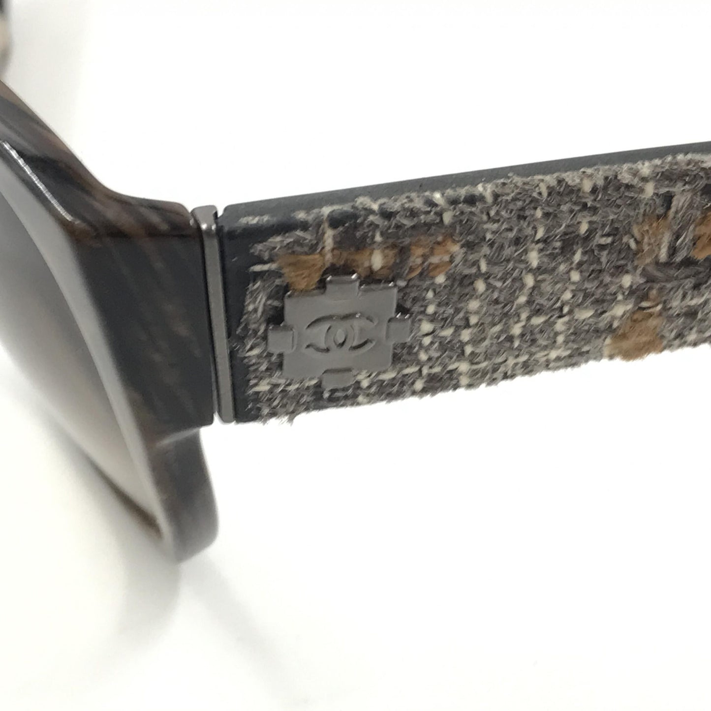 Chanel Preloved Brown Frame Sunglasses with Tweed Accents – A Timeless Elegance