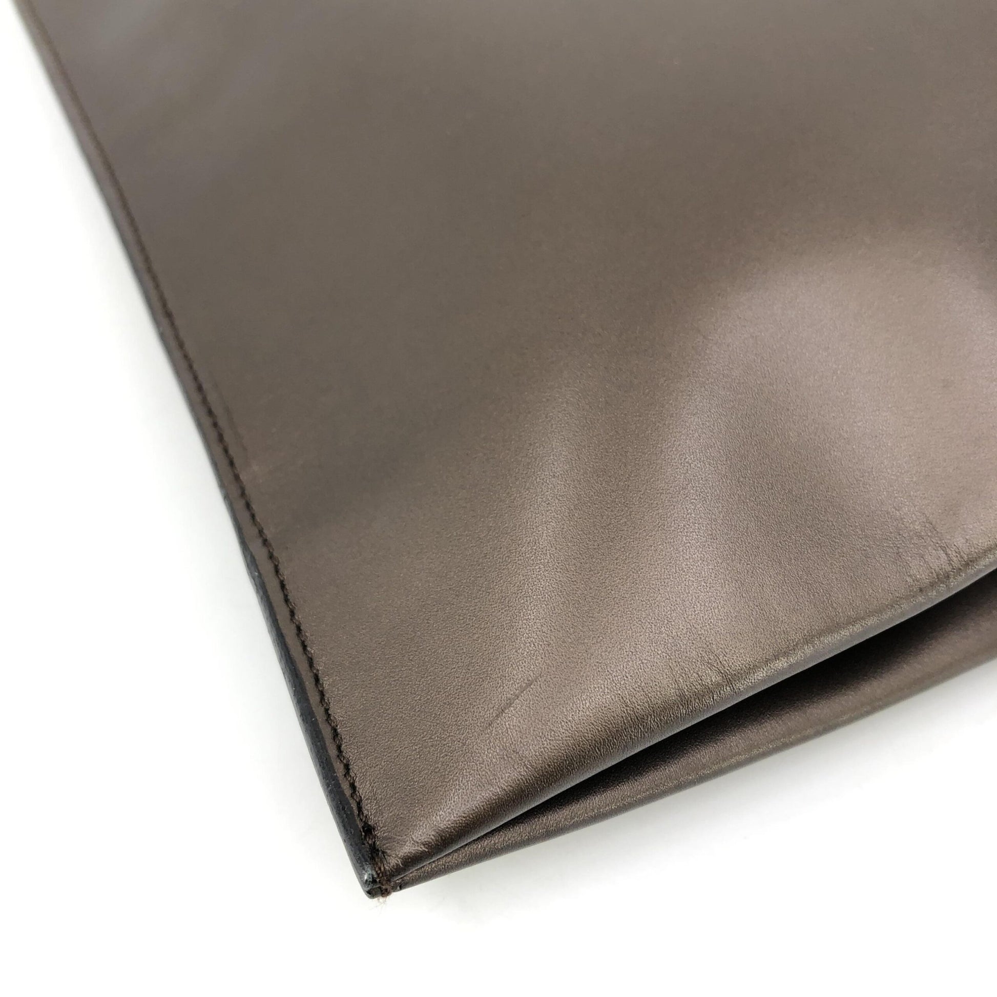 Gucci Preloved Brown Leather Handbag – Timeless Elegance with Character