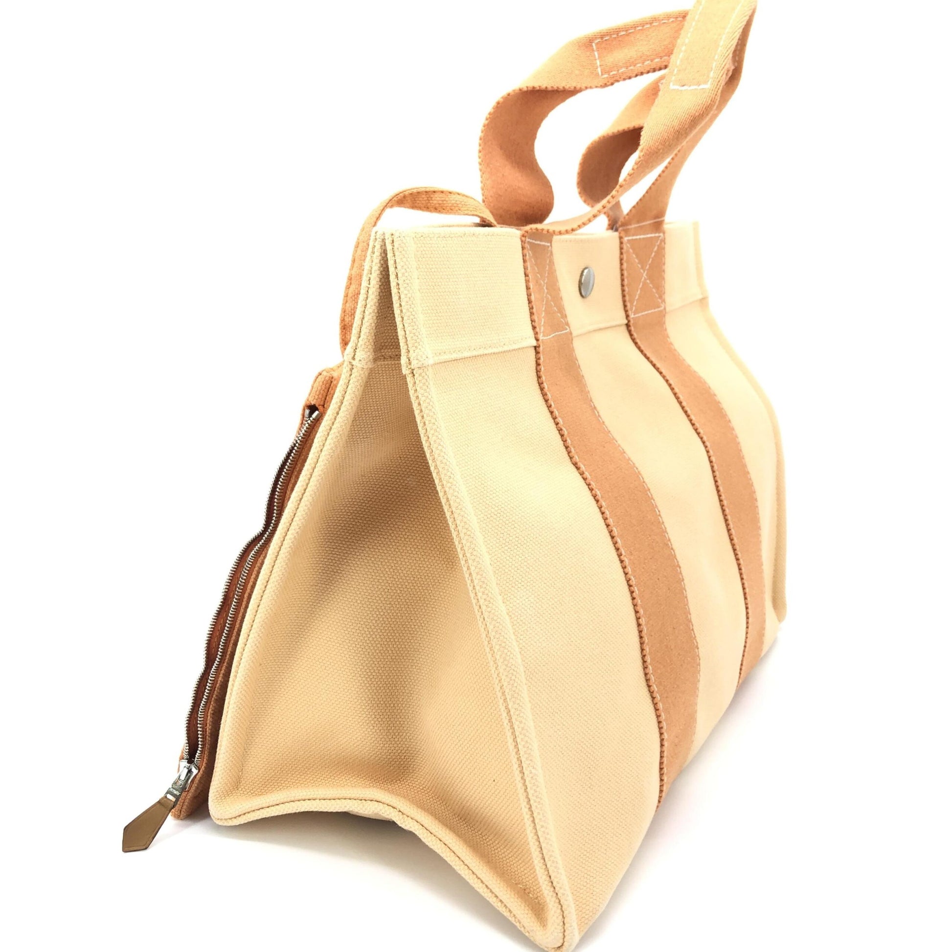 Hermès Preloved Canvas Tote Bag in Exquisite Pastel Orange - Timeless Elegance and Functionality