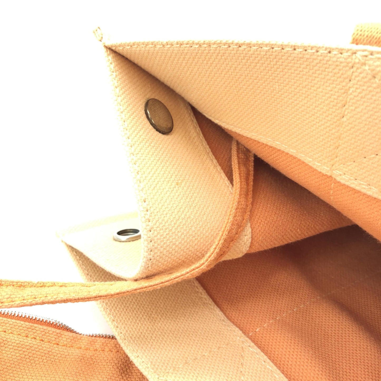 Hermès Preloved Canvas Tote Bag in Exquisite Pastel Orange - Timeless Elegance and Functionality