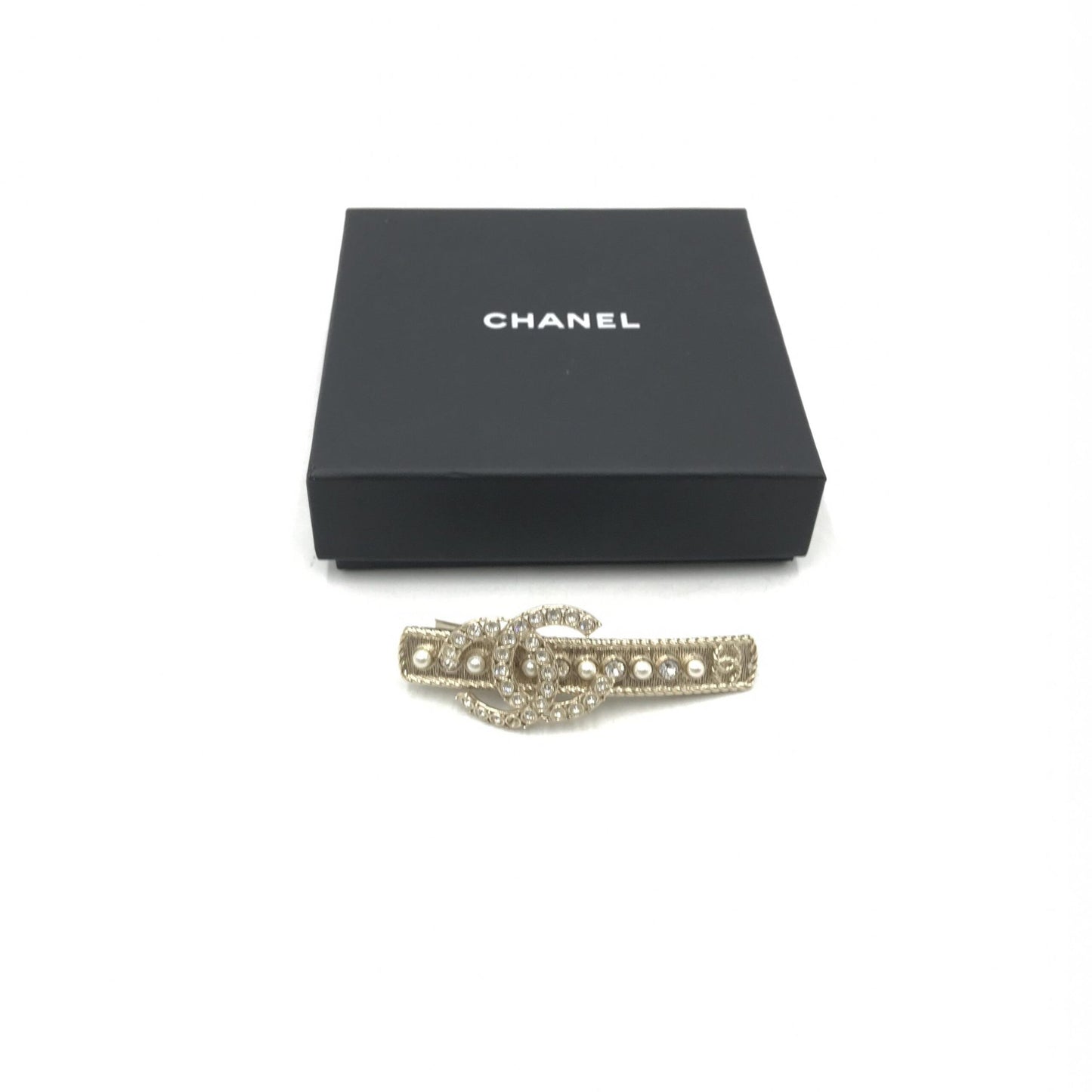 Chanel Preloved Crystal Pearl CC Hair Clip - Exquisite Luxury Accessory in Pristine Condition