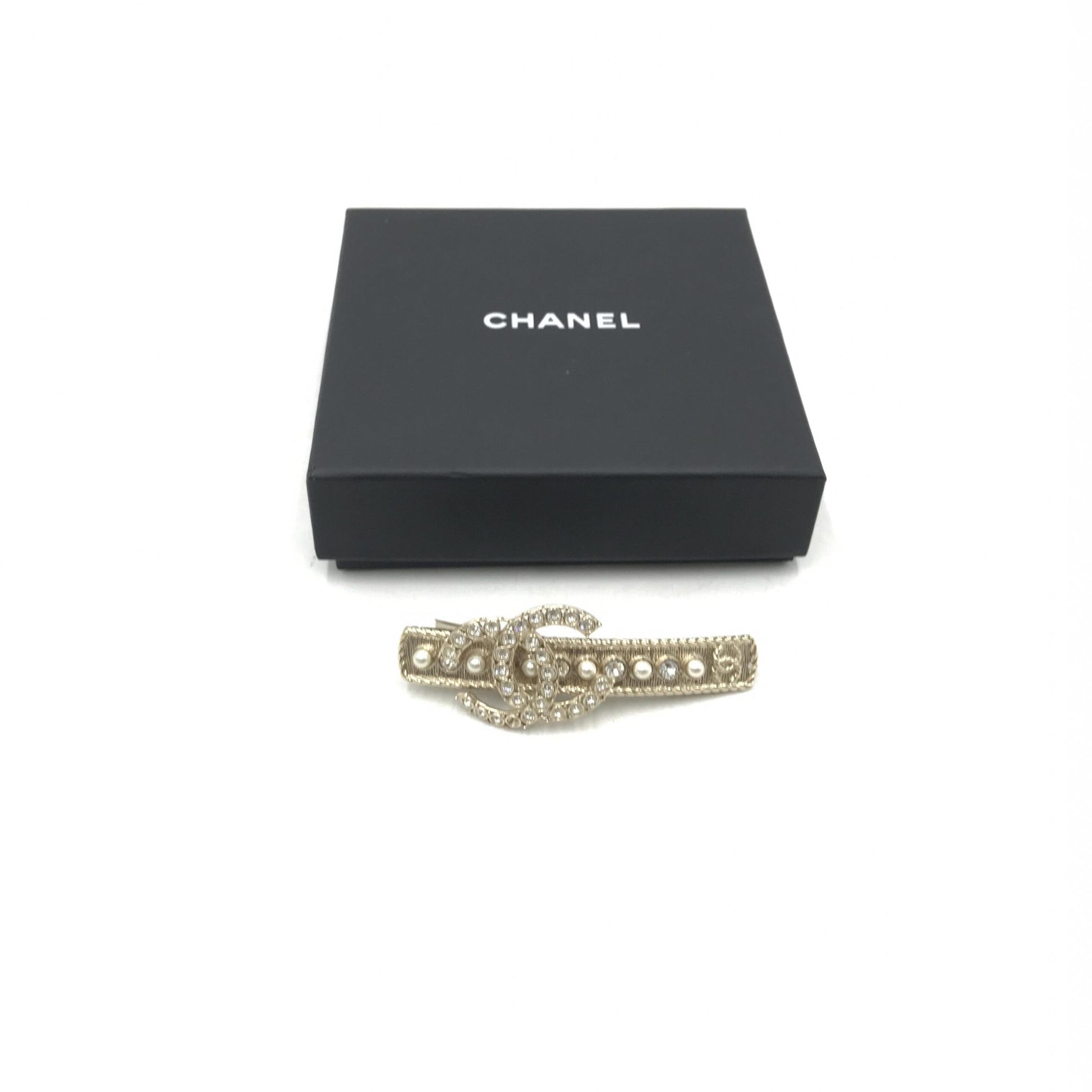 Chanel Preloved Crystal Pearl CC Hair Clip - Exquisite Luxury Accessory in Pristine Condition