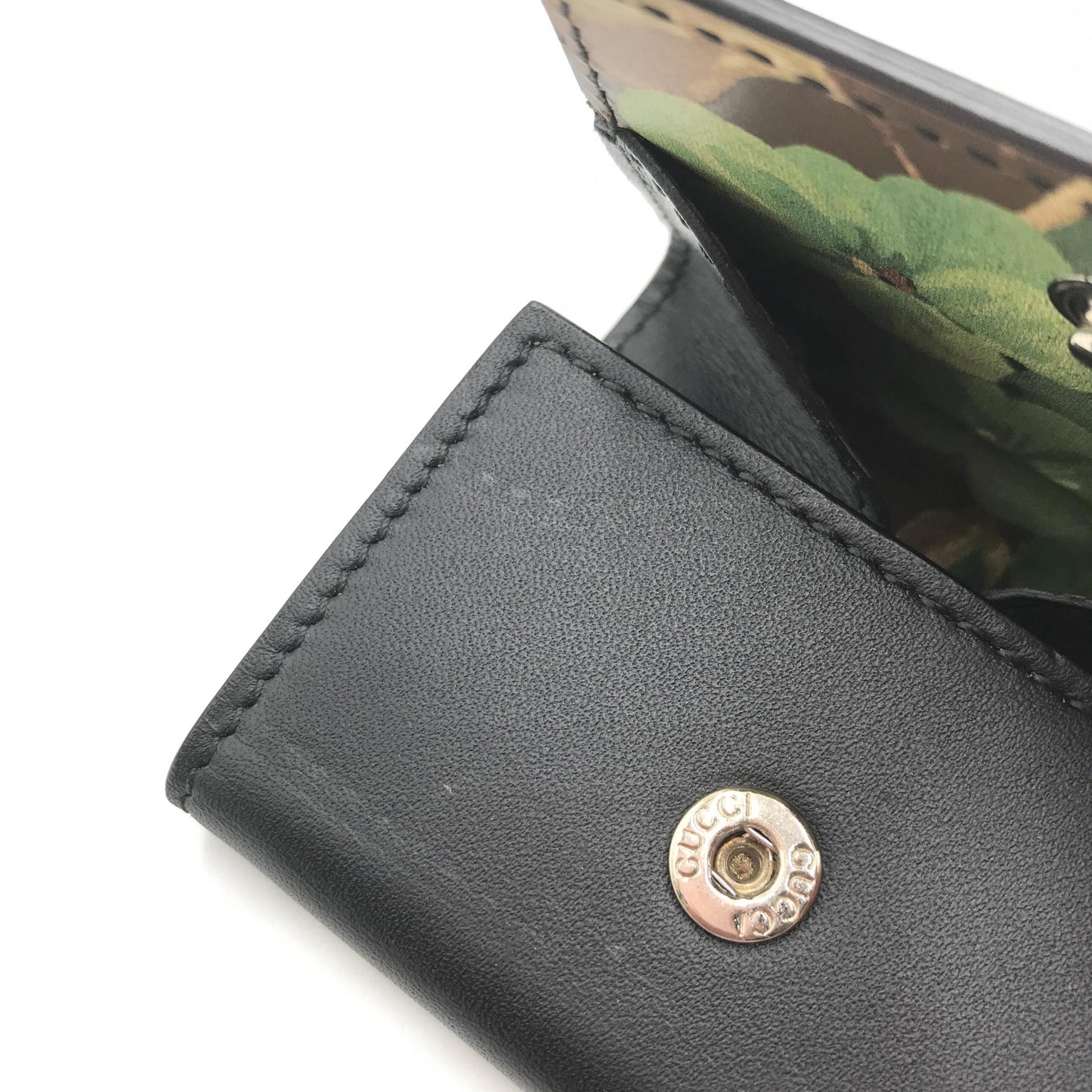 Gucci Preloved Compact Leather Wallet with Elegant Design and Timeless Charm