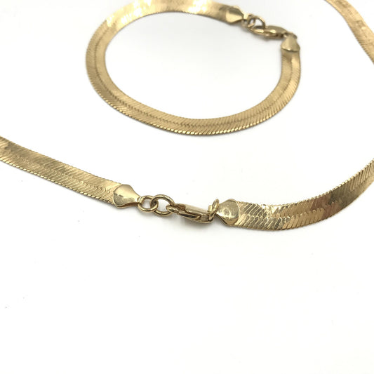 Givenchy Preloved Gold-Plated Herringbone Chain Bracelet – Timeless Elegance in Very Good Condition