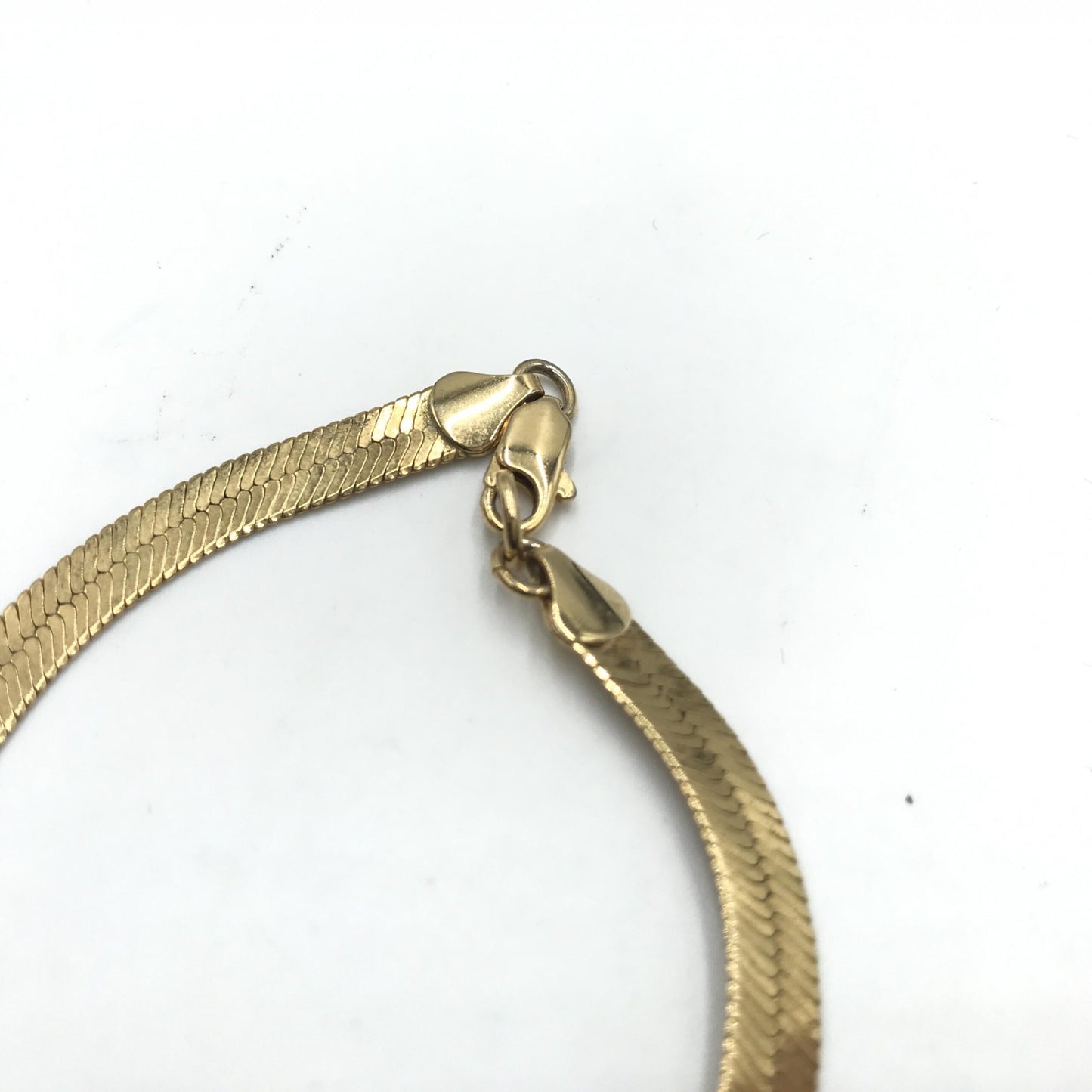 Givenchy Preloved Gold-Plated Herringbone Chain Bracelet – Timeless Elegance in Very Good Condition
